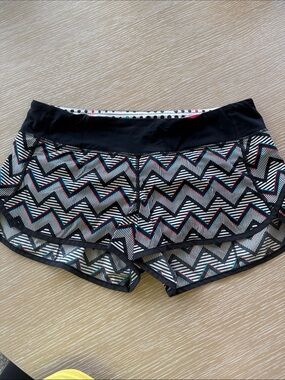 Lululemon Seawheeze shorts limited edition, size 10 like new
